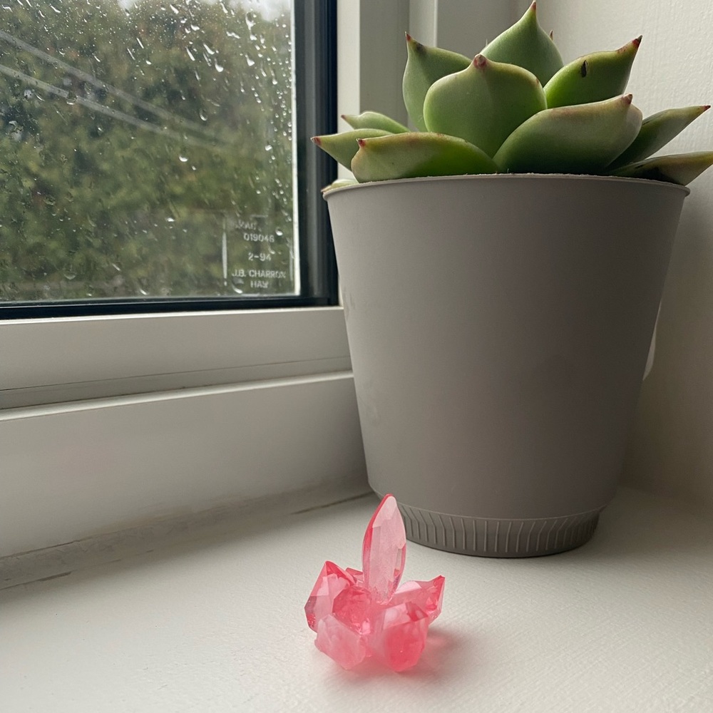 Ring holder/House decor ~ Small pink and white crystal cluster blossom 💗🤍